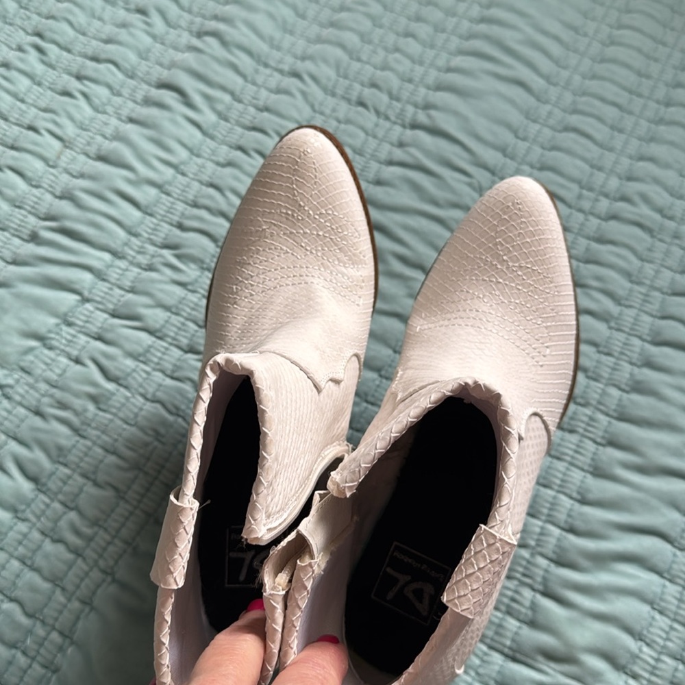 VICI Unite White bootie - Picture 6 of 10